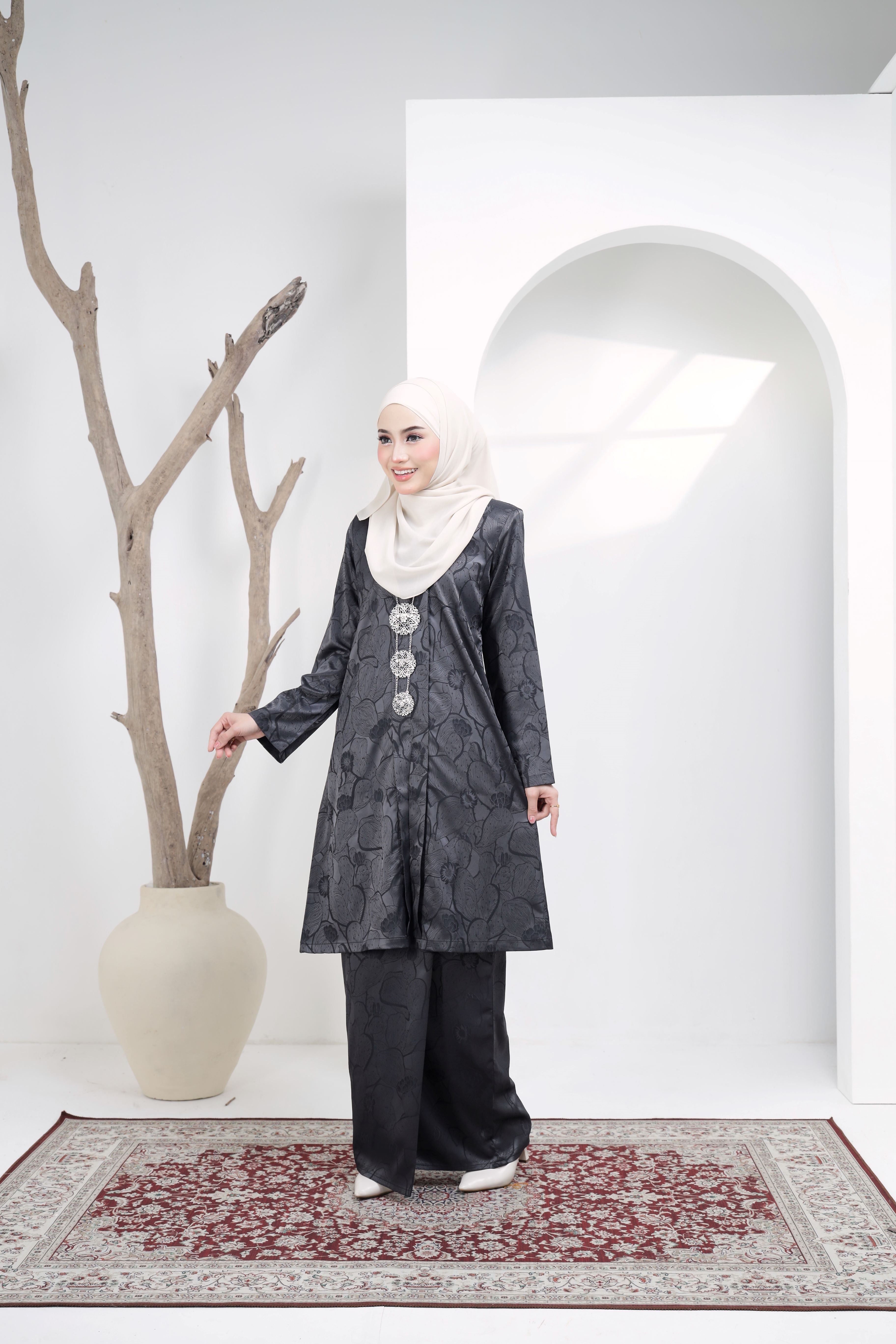 KEBAYA NAURA EXCLUSIVE - KNE-302 ( DARK GREY )
