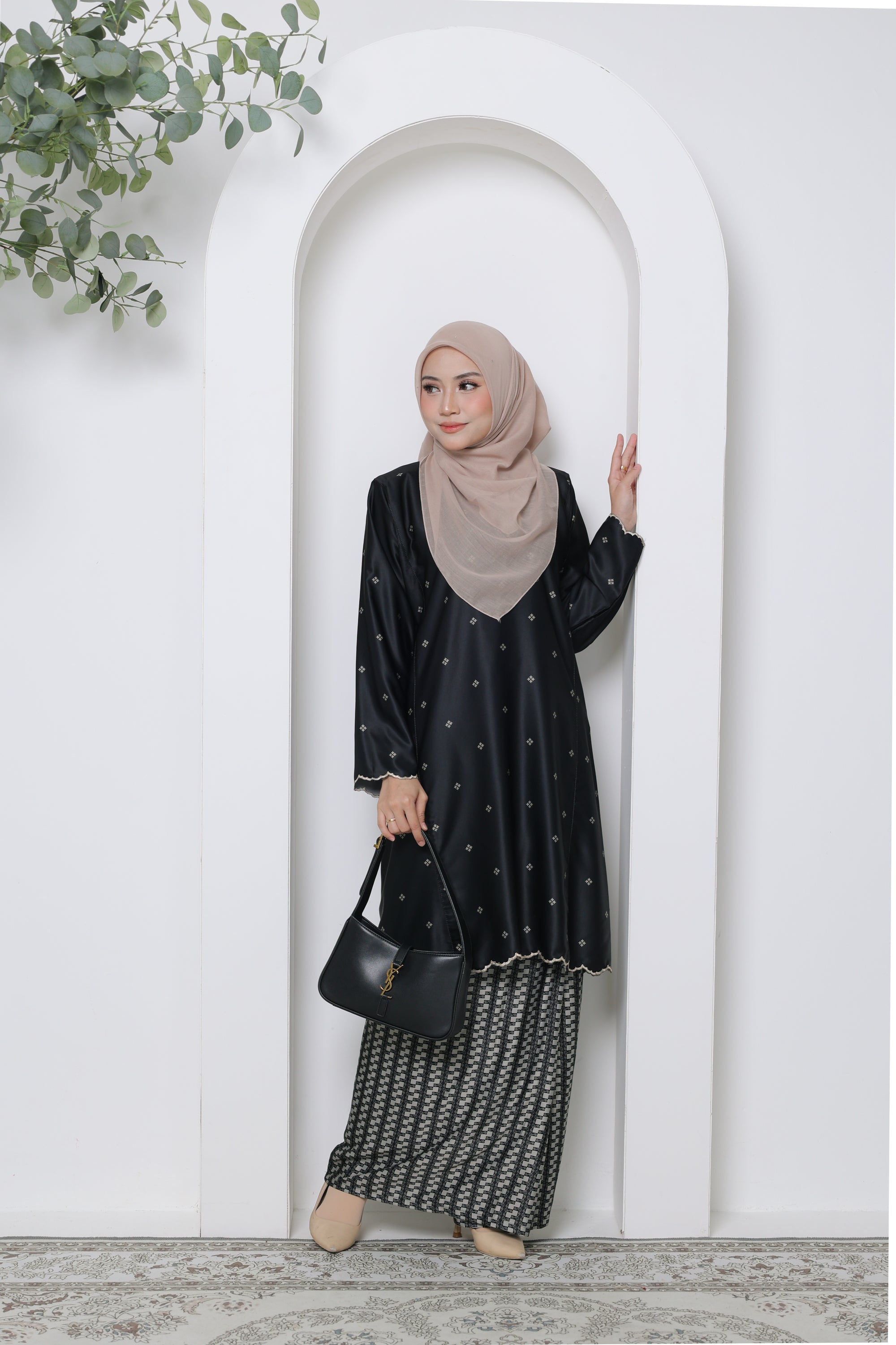 Aurora Sulam Exclusive