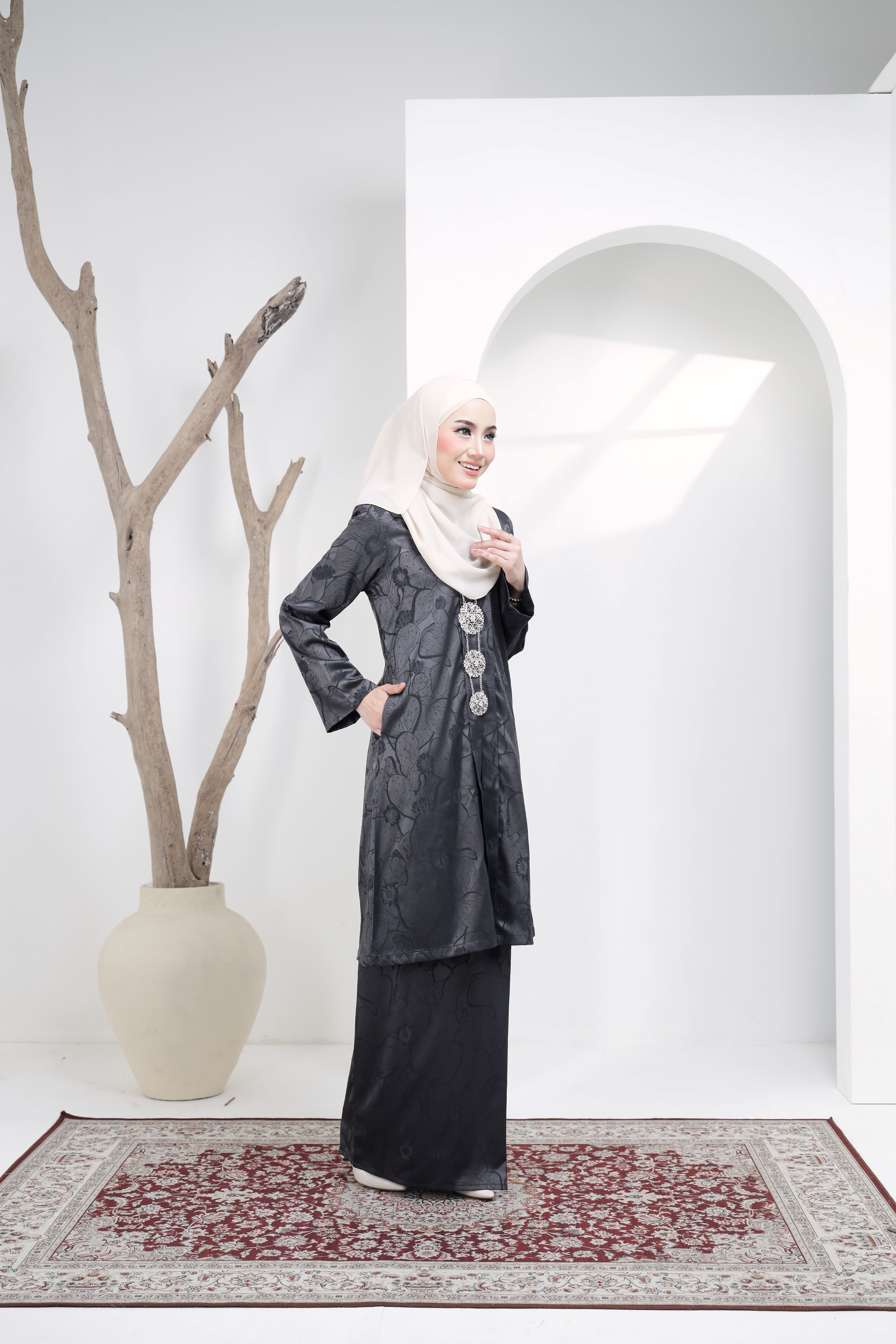 KEBAYA NAURA EXCLUSIVE - KNE-302 ( DARK GREY )