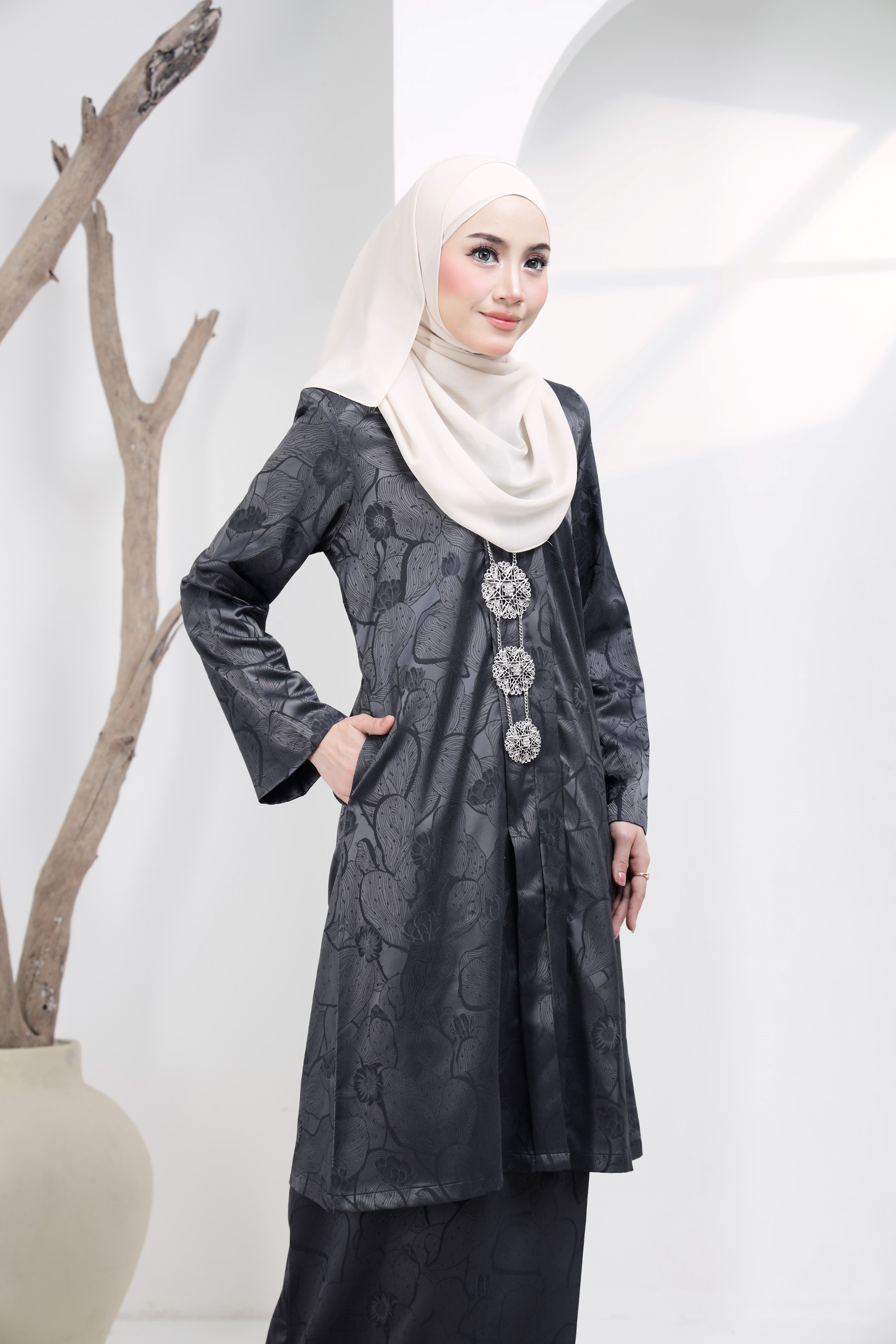 KEBAYA NAURA EXCLUSIVE - KNE-302 ( DARK GREY )
