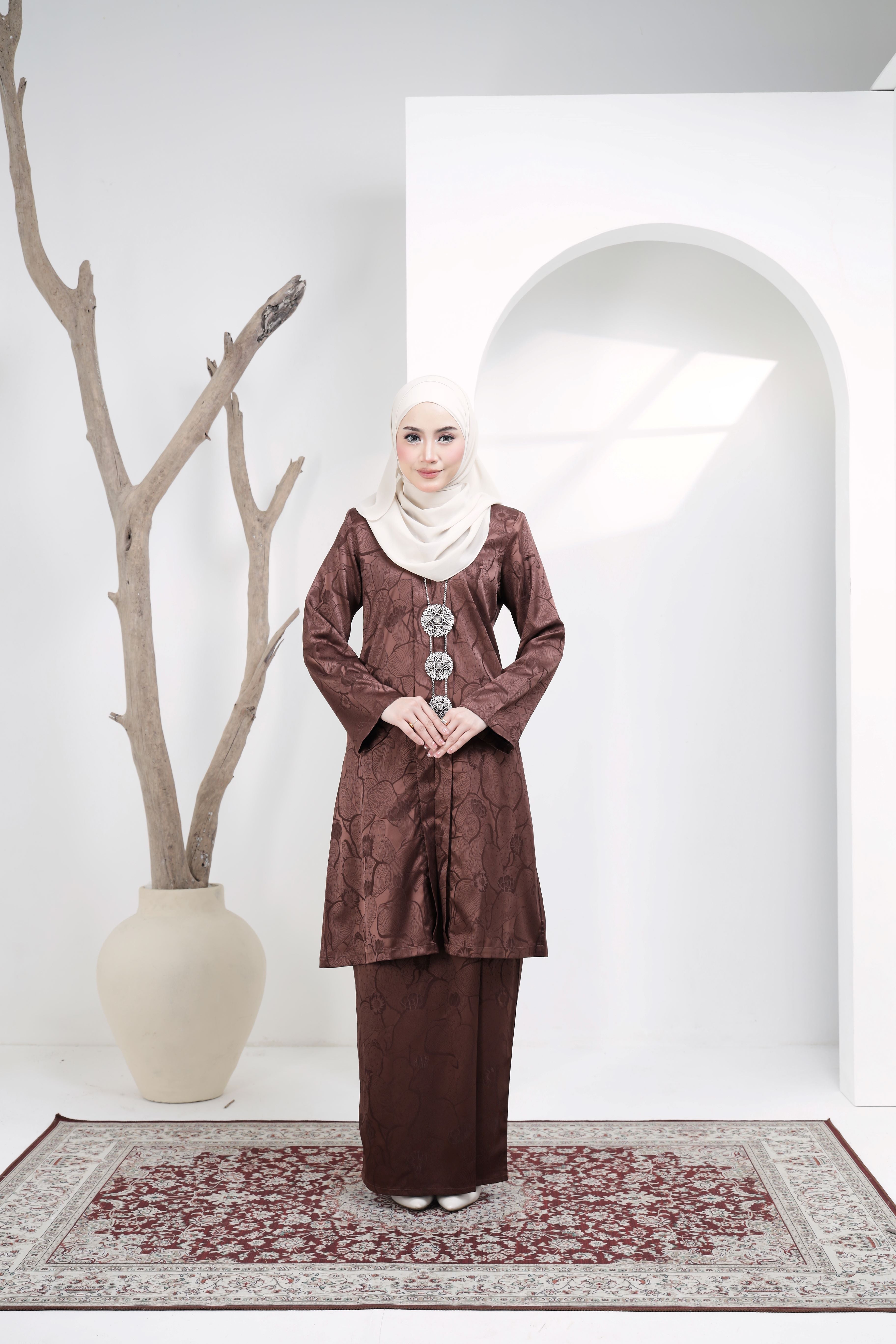 KEBAYA NAURA EXCLUSIVE - KNE-304 ( RICH BROWN )