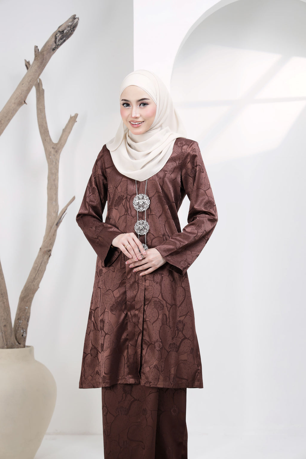 KEBAYA NAURA EXCLUSIVE - KNE-304 ( RICH BROWN )