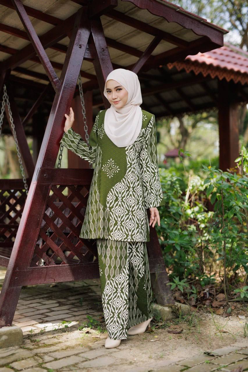ADEERATNA KURUNG EXCLUSIVE