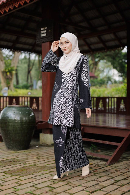 ADEERATNA KURUNG EXCLUSIVE - BLACK