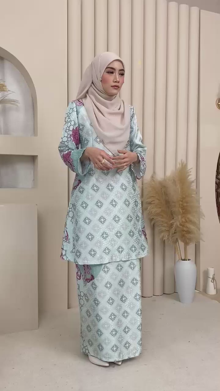 Sri Kenchana Batik