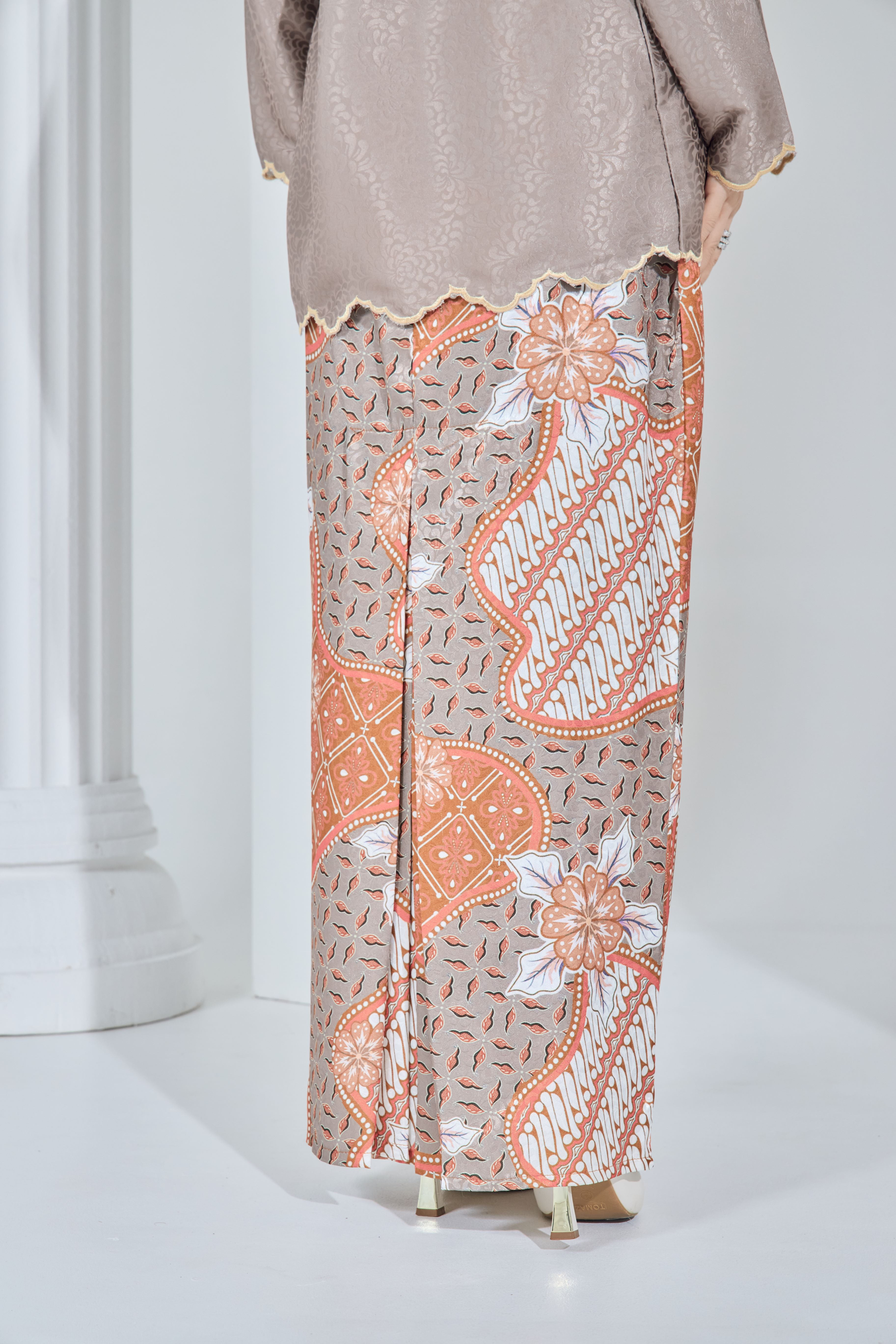 MINOR DEFECT -NAE- 124 KHAKI BROWN